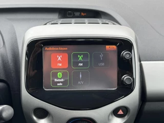 Toyota Aygo Toyota Aygo 1.0 VVT-i x-play Airco Camera Bluetooth Media player Nieuwe 4 seizoenen banden - afbeelding nr 27