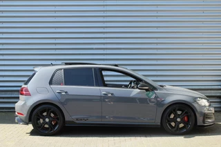 Volkswagen Golf Volkswagen Golf 2.0 TSI GTI TCR 290pk DSG7 Panoramadak Clima Cruise Navi Camera DynAudio Keyless Zwarte 19