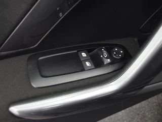 Peugeot 2008 AUTOMAAT / D-RIEM VV / CARPLAY / NAVI / AIRCO / PDC / BLUETOOTH / CRUISE / NL-AUTO - afbeelding nr 24