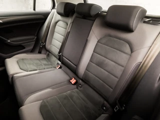Volkswagen Golf (APPLE CARPLAY, GROOT NAVI, CLIMATE, STOELVERWARMING, DYNAMISCHE KNIPPERLICHTEN, ALCANTARA SPORTSTOELEN, ADAPTIVE CRUISE, PARKEERSENSOREN, LM VELGEN, NIEUWSTAAT) - afbeelding nr 13