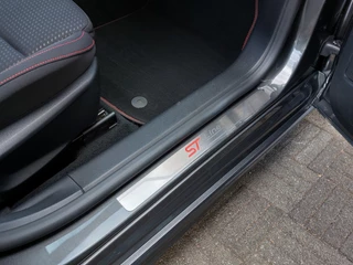 Ford Focus 1.0 EcoBoost 125pk ST-Line Business | Origineel NL | Navi | B&O Sound | Clima | Adap.Cruise | Led Koplampen | Keyless Entry | Pdc V+A+Assist+Camera | Privacy Glass | 18''lm | Trekhaak - afbeelding nr 34