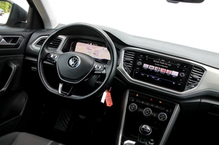Volkswagen T-Roc Volkswagen T-Roc 1.0 TSI Style - 110 pk **Led / Active info / Navi / PDC - afbeelding nr 16