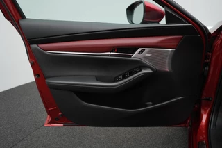 Mazda 3 Mazda 3 2.0 e-SkyActiv-X Luxury automaat i-Activesense pakket met Sunroof en rood leer pakket : dealer onderhouden en 24 maanden verlengde garantie - afbeelding nr 11