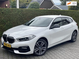 BMW 1 Serie 118i Automaat Sport Edition | SPORTSTOELEN | NAVIGATIE | PARKEERSENSOREN |