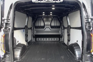 Ford E-Transit Ford E-Transit Cust. 320 L2H1 Limited 65 kWh 218pk | VOORRAAD | Inklapbare trekhaak | 17 inch lichtmetalen velgen (Carbonised Grey) | Driver Assistent Pack Premium | AGM accu | 3-fase laadkabel mode 3 32A, 10 meter | Centrale dubbele vergrendeling | Vehicle Integration System - afbeelding nr 14