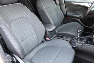 Ford Focus Ford Focus 1.0 EcoBoost 125 PK Titanium Business, Trekhaak, Clima, Donker glas, App connect, Cruise, Clima, Navi, Pdc voor + achter - afbeelding nr 10