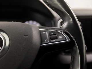 Škoda Karoq 150Pk Automaat (APPLE CARPLAY, GROOT NAVI, CAMERA, TREKHAAK, SPORTSTOELEN, GETINT GLAS, PARKEERSENSOREN, CRUISE, NIEUWSTAAT) - afbeelding nr 18