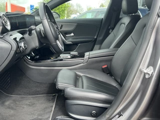 Mercedes-Benz CLA Navigatie Trekhaak Panoramadak Elek. Stoelen Leer Stoelverwarming DAB Keyless Getint Glas  NL Auto BTW - afbeelding nr 11