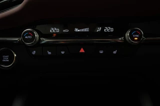 Mazda 3 Mazda 3 2.0 e-SkyActiv-X Luxury automaat i-Activesense pakket met Sunroof en rood leer pakket : dealer onderhouden en 24 maanden verlengde garantie - afbeelding nr 41
