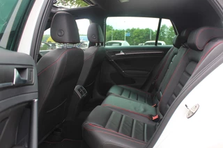 Volkswagen Golf Volkswagen Golf 2.0 TSI GTI TCR / Akrapovic / Panoramadak / Camera / 19'' / Leder / Navigatie / Keyless / Dynaudio / Dodehoek / Stoelverwarming / DAB / ACC - afbeelding nr 11