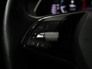 Škoda Octavia Skoda Octavia Combi 1.0 TSI Business Edition | Stoelverwarming |  Trekhaak | Adaptive cruise | Elektrische achterklep | Carplay | Sfeerverlichting - afbeelding nr 16