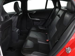 Volvo V60 Volvo V60 2.0 T4 Sport | Stoelverwarming | Trekhaak |  Xenon | Navigatie | Leder/Alcantara | PDC | Climate control | Cruise control | Bluetooth - afbeelding nr 6