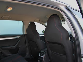 Škoda Octavia Škoda Octavia Combi 1.0 TSI 116pk DSG Style Sport | Kuipstoelen - afbeelding nr 19