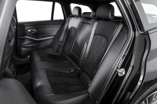 BMW 3 Serie BMW 3 Serie Touring 330e 292 PK xDrive High Executive M-Sport - Automaat | Dig. Cockpit | Cruise | Stoelverw. | PDC | 360 Camera | NAV + App. Connect | ECC | Elek. Klep | DAB | LM 18