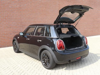 MINI One Mini Mini 1.5 One Automaat Business Edition | Navigatie | PDC | Cruise Control | Airco | 17