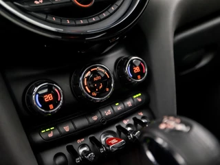 MINI Cooper Automaat (PANORAMADAK, GROOT NAVI, HEAD-UP DISPLAY, STOELVERWARMING, GETINT GLAS, SPORTSTOELEN, LEDER, CRUISE, NIEUWE APK, NIEUWSTAAT) - afbeelding nr 10