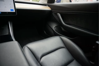 Tesla Model 3 Tesla Model 3 Long Range AWD 75 kWh Dual Motor | Nederlandse BTW auto | 351 pk | Panorama | Auto Pilot | Leer | Electrische stoelen met memory en verwarming | 19inch sportvelgen - afbeelding nr 20
