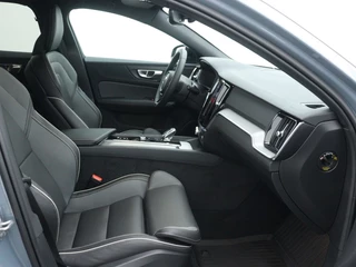 Volvo V60 Volvo V60 2.0 B3 Plus Dark | Sportstoelen | Zwarte hemel | Camera - afbeelding nr 13