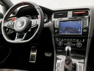 Volkswagen Golf 230Pk Automaat (SCHUIFDAK, APPLE CARPLAY, NAVIGATIE, ALCANTARA, DYNAMISCHE KNIPPERLICHTEN, STOELVERWARMING, CAMERA, KEYLESS, ADAPTIVE CRUISE, GETINT GLAS, NIEUWE APK, NIEUWSTAAT) - afbeelding nr 7