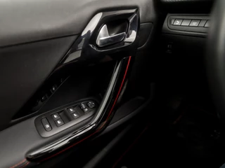 Peugeot 2008 Automaat (PANORAMADAK, APPLE CARPLAY, NAVIGATIE, CLIMATE, STOELVERWARMING, LEDER, SPORTSTOELEN, GETINT GLAS, CRUISE, LM VELGEN, NIEUWSTAAT) - afbeelding nr 24