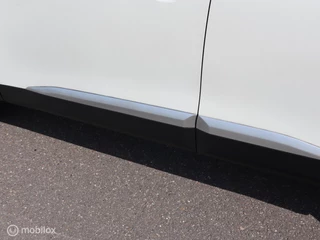 Peugeot 2008 Peugeot 2008 1.2PT 101 PK H6 Allure Navi 1/2Leer DonkerGlas 17