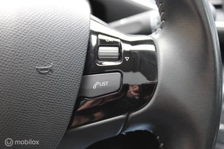 Peugeot 308 Peugeot 308 1.2 PureTech Blue Lease Executive, Trekhaak, Pano, voor/achter Pdc + Camera, App connect, Cruise, Navi, Clima, Donker glas. - afbeelding nr 31