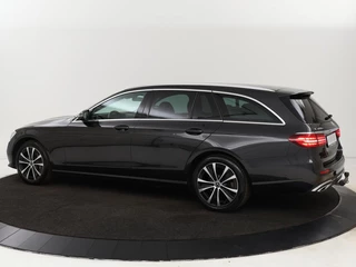 Mercedes-Benz E-Klasse Mercedes-Benz E-klasse 300e Avantgarde | Adaptive cruise | Trekhaak |  Stoelverwarming | Camera | Widescreen | Sfeerverlichting | Half leder | Full LED - afbeelding nr 2
