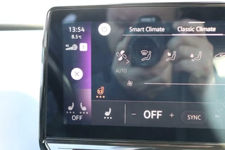 Volkswagen ID.3 Volkswagen ID.3 First Plus 58 kWh 3 fase adaptive cruise lane asist carplay stoel+stuur verwarming sfeerverlichting camera regensensor - afbeelding nr 25