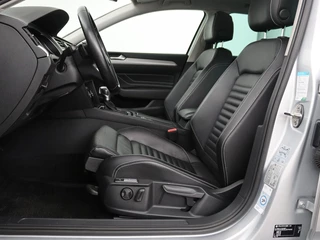 Volkswagen Passat Volkswagen Passat 1.4 TSI PHEV GTE | Panoramadak | Leder |  Stoelverwarming | Trekhaak | Camera | Park Assist | Adaptive cruise | Side Assist | Matrix LED | Carplay | Navigatie - afbeelding nr 4