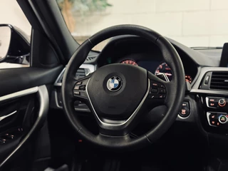 BMW 3 Serie BMW 3 Serie Touring 320i Edition M-Sport | Leder | NaviProf | CarPlay - afbeelding nr 30