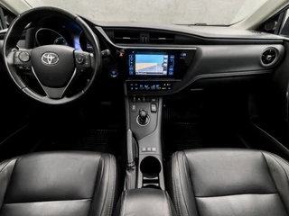 Toyota Auris Toyota Auris Touring Sports 1.8 Hybrid Sport Automaat (PANORAMADAK, NAVIGATIE, LEDER, STOELVERWARMING, CAMERA, SPORTSTOELEN, KEYLESS, LED KOPLAMPEN, NIEUWE APK, NIEUWSTAAT) - afbeelding nr 6