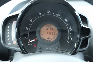 Toyota Aygo Toyota Aygo 1.0 VVT-i x-Joy Handgeschakeld | Automatische airconditioning | - afbeelding nr 2