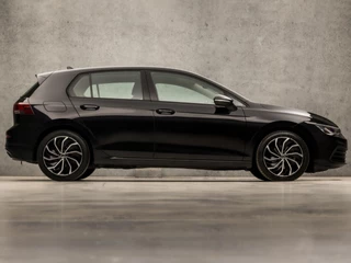 Volkswagen Golf Volkswagen Golf 1.0 TSI Sport (APPLE CARPLAY, GROOT NAVI, MEMORY SEATS, ALCANTARA, CAMERA, SPORTSTOELEN, KEYLESS, LM VELGEN, LED KOPLAMPEN, NIEUWSTAAT) - afbeelding nr 4