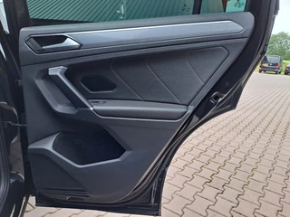 Volkswagen Tiguan Volkswagen Tiguan 2.0 TSI 4Motion Highline R-line | LED | Pano | Trekhaak | Leder | Elek. klep | Virtual | LMV 20