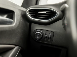 Opel Crossland X Opel Crossland X 1.2 Turbo Innovation Sport 131Pk (APPLE CARPLAY, GROOT NAVI, CLIMATE, KEYLESS, LM VELGEN, LEDER, SPORTSTOELEN, TREKHAAK, CRUISE, PARKEERSENSOREN, NIEUWE APK, NIEUWSTAAT) - afbeelding nr 22