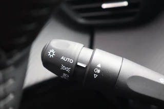 Peugeot 208 Peugeot 208 1.2 PureTech Allure Pack Adap-Cruise I Carplay I Camera - afbeelding nr 32