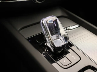 Volvo XC60 Volvo XC60 T6 PLUG-IN HYBRID PLUS DARK SCHUIFDAK CAMERA HARMAN KARDON ACC - afbeelding nr 24