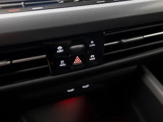 Volkswagen Golf Volkswagen Golf 1.5 TSI Sportline 150Pk (APPLE CARPLAY, GROOT NAVI, STUUR/STOELVERWARMING, SFEERVERLICHTING, SPORTSTOELEN, GETINT GLAS, KEYLESS, ADAPTIVE CRUISE, PARKEERSENSOREN, NIEUWE APK, NIEUWSTAAT) - afbeelding nr 10