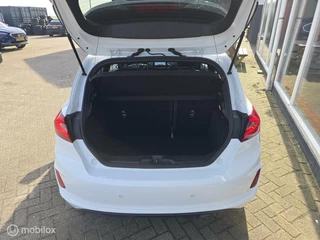 Ford Fiesta Ford Fiesta 1.0 EcoB ST-Line X Pano/Winterpakket/Apple-Carplay - afbeelding nr 9