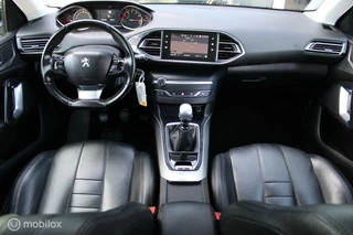 Peugeot 308 Peugeot 308 SW 1.2 PureTech Blue Lease Premium 130 PK, Pano, Stoel verwarming, Pdc voor/achter + camera, Leder, App connect, Cruise, Donkerglas, Massage stoelen. - afbeelding nr 2
