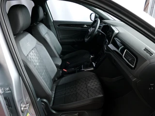 Volkswagen T-Roc Volkswagen T-Roc 1.5 TSI 150PK R-LINE EVO IQ LIGHT ALCANTARA ELEK.KLEP CARPLAY STOEL/STUUR VERW. 18
