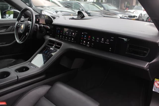 Porsche Taycan Porsche Taycan Performance 84 kWh / Panoramadak / Camera / Passenger Display / 20'' / Luchtvering / Sportchrono / Stoelventilatie / Stuurverwarming / Dodehoek / Apple CarPlay / Stoelverwarming / Cruise Control - afbeelding nr 13