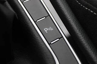Volkswagen Golf Panoramadak, Camera, Climate, Navigatie, Bluetooth, DAB, Trekhaak, 18'' - afbeelding nr 43