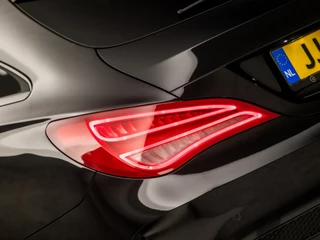 Mercedes-Benz CLA 157Pk Automaat (GROOT NAVI, LEDER/ALCANTARA, GETINT GLAS, SPORTSTOELEN, CRUISE, LED KOPLAMPEN, ELEK ACHTERKLEP, NIEUWE APK, NIEUWSTAAT) - afbeelding nr 26