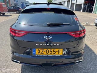 Kia ProCeed Pro Ceed 1.0 T urbo 120pk  GT-Line  Panorama dak, 17 inch velg.  Keyless entry , Voorstlelen & Stuur verwarmd , Navigatie , Achteruit rij Camera  , Apple Carplay / Android Auto , GT Line exterieur  & interieur - afbeelding nr 4