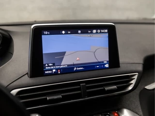 Peugeot 5008 (APPLE CARPLAY, GROOT NAVI, KEYLESS, 360 CAMERA, LEDER, SPORTSTOELEN, GETINT GLAS, TREKHAAK, ELEK ACHTERKLEP, NIEUWE APK, NIEUWSTAAT) - afbeelding nr 25