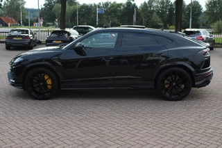 Lamborghini Urus Lamborghini Urus 4.0 V8 / NL Auto! / Full Carbon / Keramisch / B&O / Pano / 360Camera / Head-up / 23'' / Stoelventilatie / Massage - afbeelding nr 7