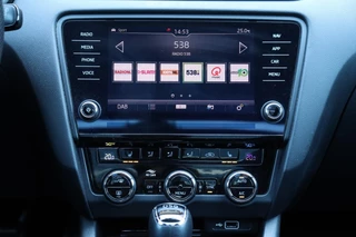 Škoda Octavia Skoda Octavia Combi 2.0 TSI RS / 230PK! / DSG / Pano / Canton / Camera / Trekhaak / 18