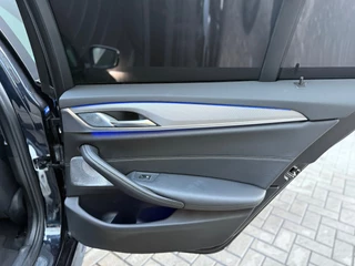BMW 5 Serie BMW 5-serie M550i xDrive M-Pakket|Pano|Softclose|B&W|Alcantara|360|Leder - afbeelding nr 42