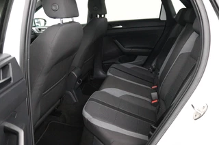 Volkswagen Polo Volkswagen Polo 1.0 TSI Comfortline (PARKEERSENSOREN, CRUISE ADAPTIEF, NAVIGATIE, NL-AUTO, GOED ONDERHOUDEN) - afbeelding nr 12
